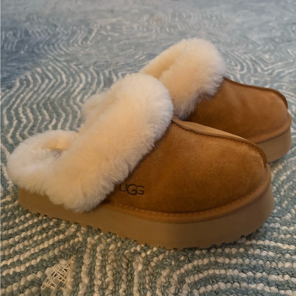 Ugg Disquette (size 6, chestnut)